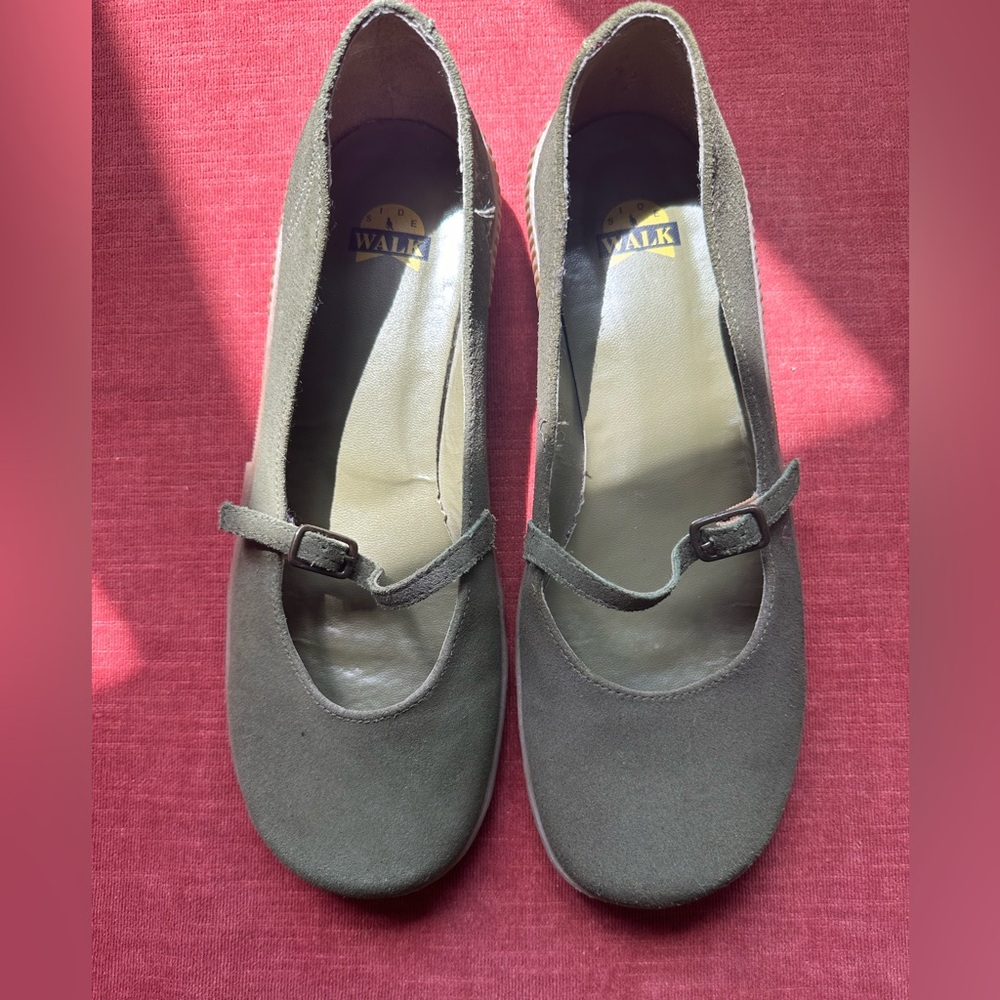 Olive green Women’s shoes from Brazil